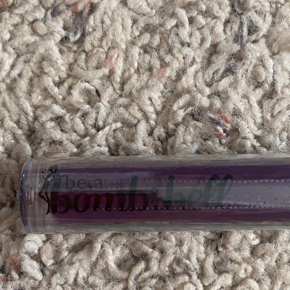 Be a Bombshell Matte Lip Gloss in Bad Habit - Picture 2 of 4